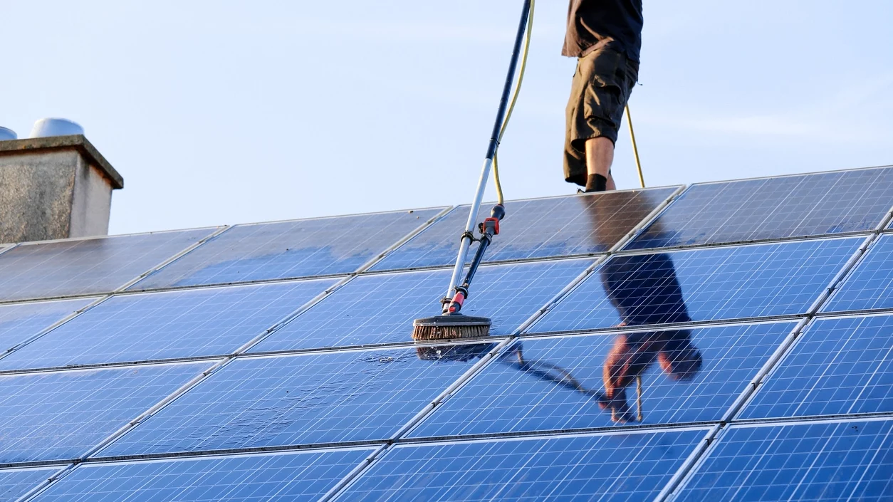 Nettoyage & entretien de panneaux solaires